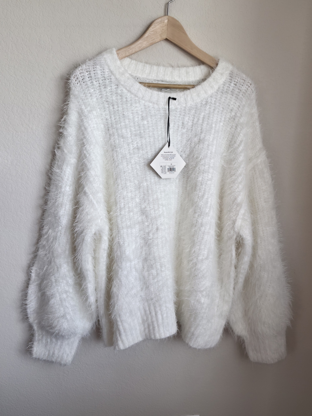 Ava & Viv Soft White Fuzzy Crewneck Sweater NWT 1X
